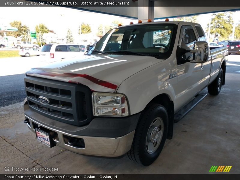 Oxford White / Medium Flint 2006 Ford F250 Super Duty XL SuperCab
