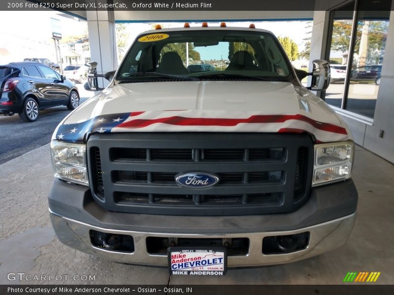 Oxford White / Medium Flint 2006 Ford F250 Super Duty XL SuperCab