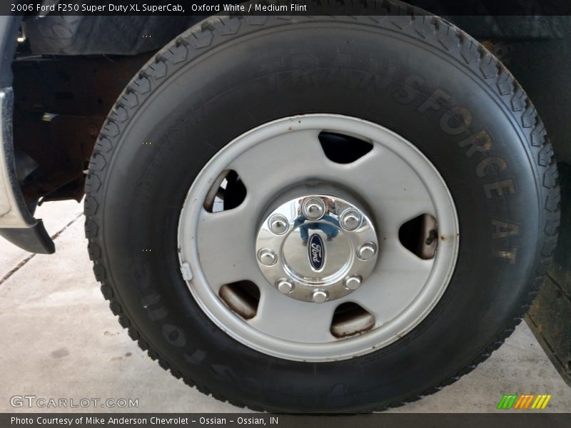 Oxford White / Medium Flint 2006 Ford F250 Super Duty XL SuperCab