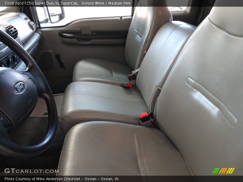 Oxford White / Medium Flint 2006 Ford F250 Super Duty XL SuperCab