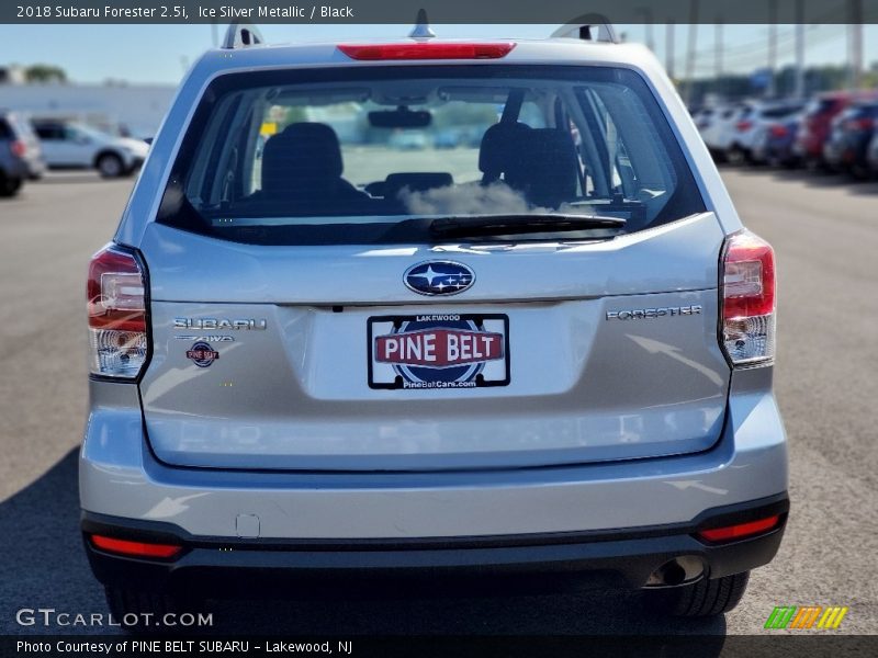Ice Silver Metallic / Black 2018 Subaru Forester 2.5i