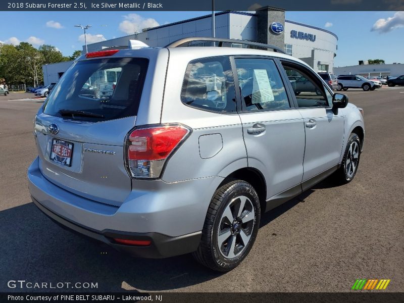 Ice Silver Metallic / Black 2018 Subaru Forester 2.5i