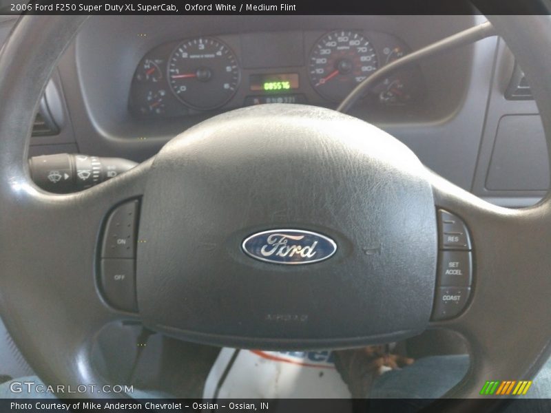 Oxford White / Medium Flint 2006 Ford F250 Super Duty XL SuperCab