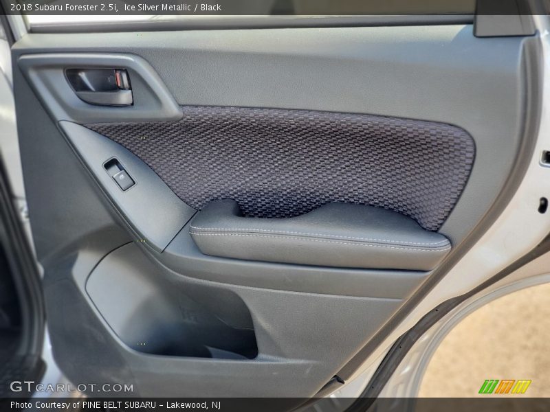 Ice Silver Metallic / Black 2018 Subaru Forester 2.5i