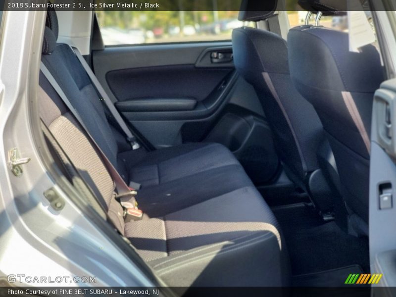 Ice Silver Metallic / Black 2018 Subaru Forester 2.5i