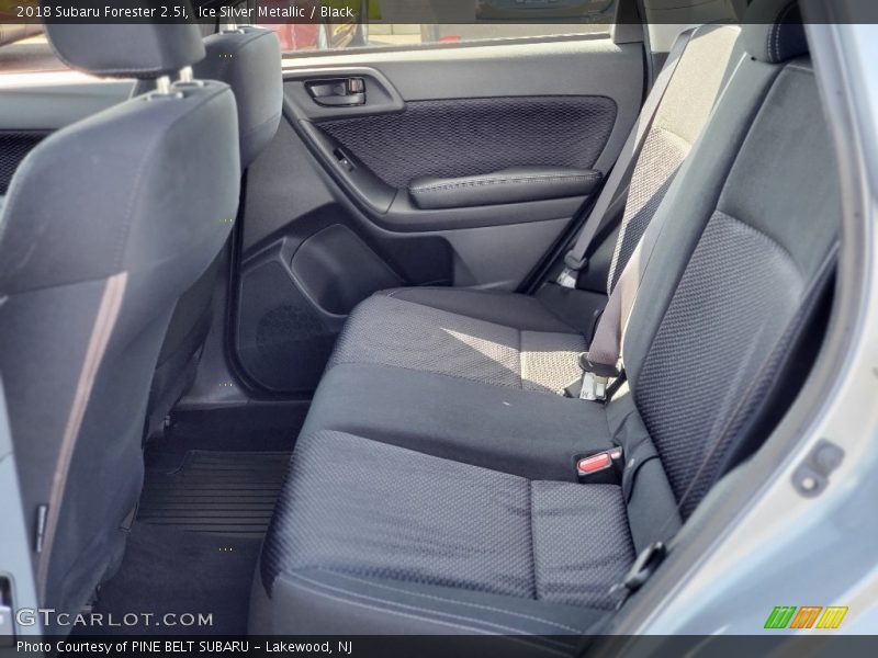 Ice Silver Metallic / Black 2018 Subaru Forester 2.5i