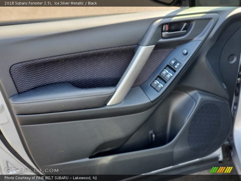 Ice Silver Metallic / Black 2018 Subaru Forester 2.5i
