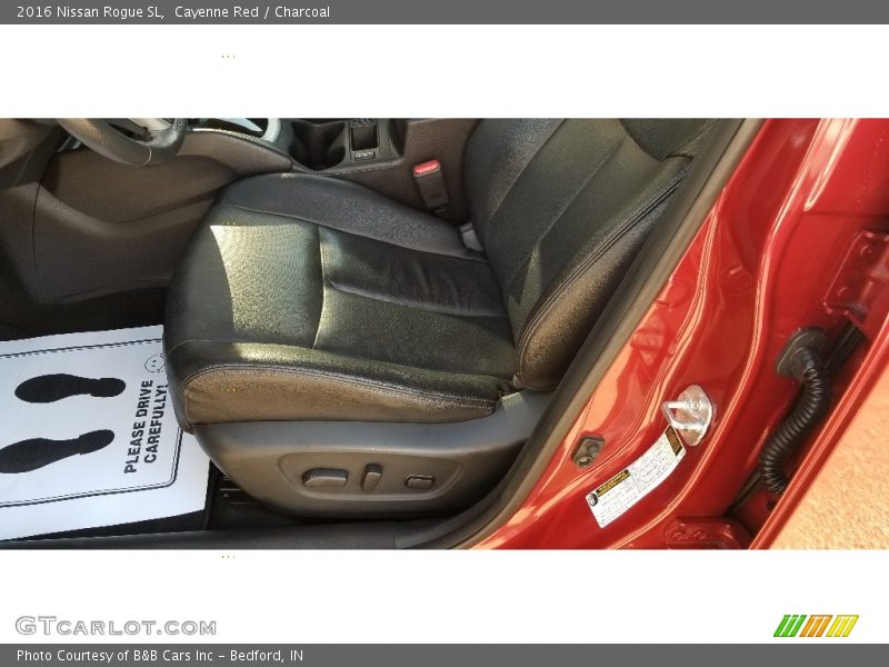 Cayenne Red / Charcoal 2016 Nissan Rogue SL