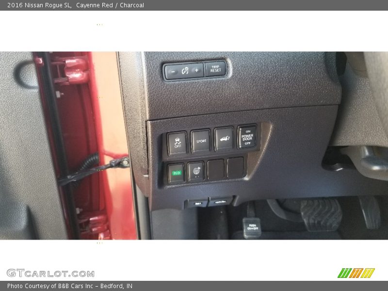 Cayenne Red / Charcoal 2016 Nissan Rogue SL
