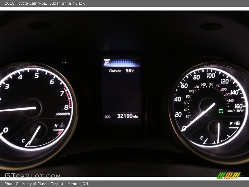 Super White / Black 2018 Toyota Camry SE