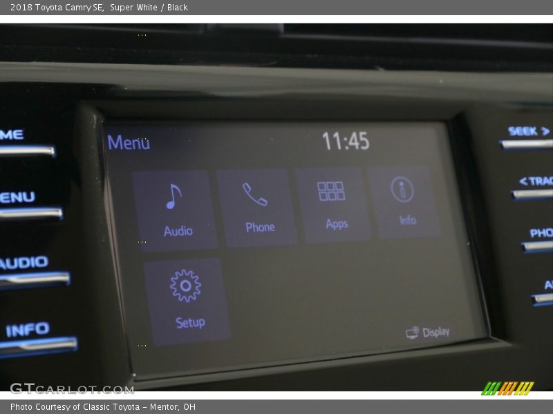 Super White / Black 2018 Toyota Camry SE