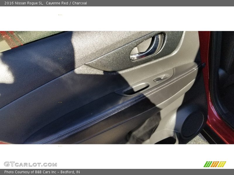 Cayenne Red / Charcoal 2016 Nissan Rogue SL