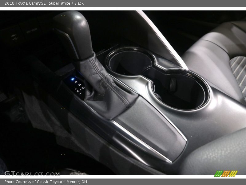 Super White / Black 2018 Toyota Camry SE