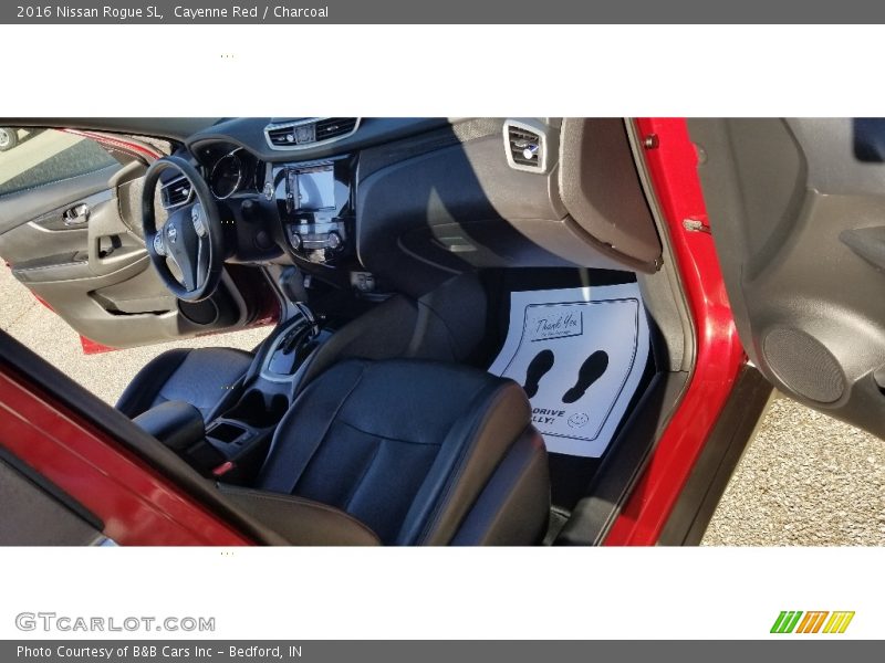 Cayenne Red / Charcoal 2016 Nissan Rogue SL