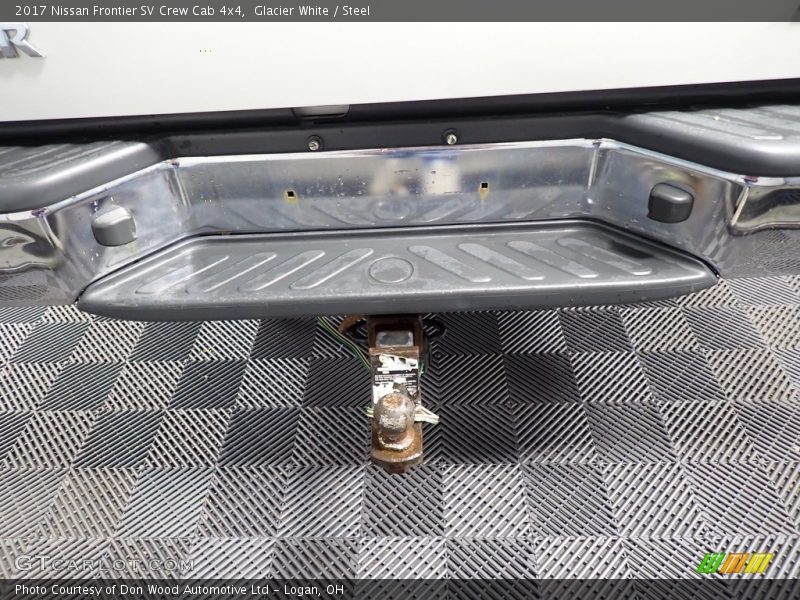 Glacier White / Steel 2017 Nissan Frontier SV Crew Cab 4x4