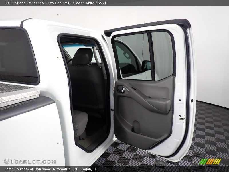 Door Panel of 2017 Frontier SV Crew Cab 4x4
