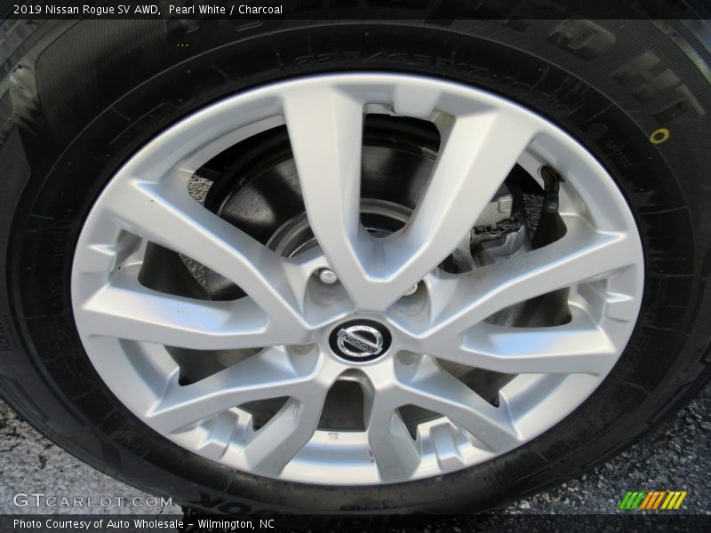 Pearl White / Charcoal 2019 Nissan Rogue SV AWD