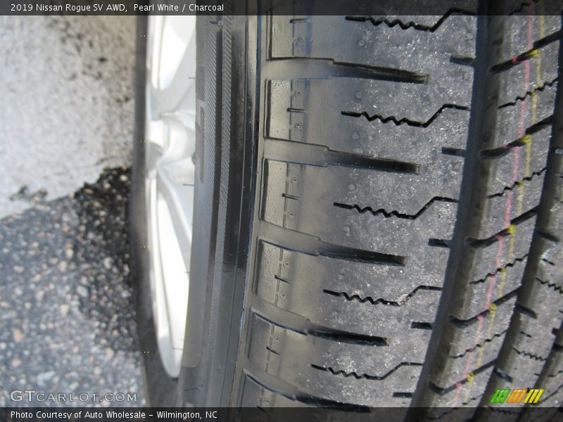 Pearl White / Charcoal 2019 Nissan Rogue SV AWD