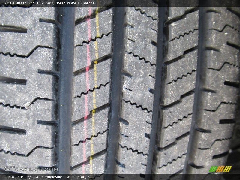 Pearl White / Charcoal 2019 Nissan Rogue SV AWD