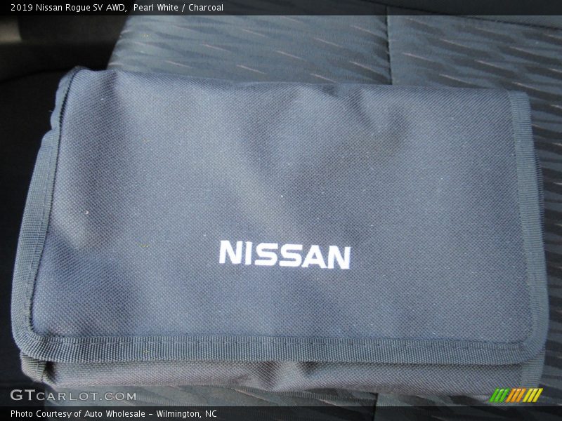 Pearl White / Charcoal 2019 Nissan Rogue SV AWD