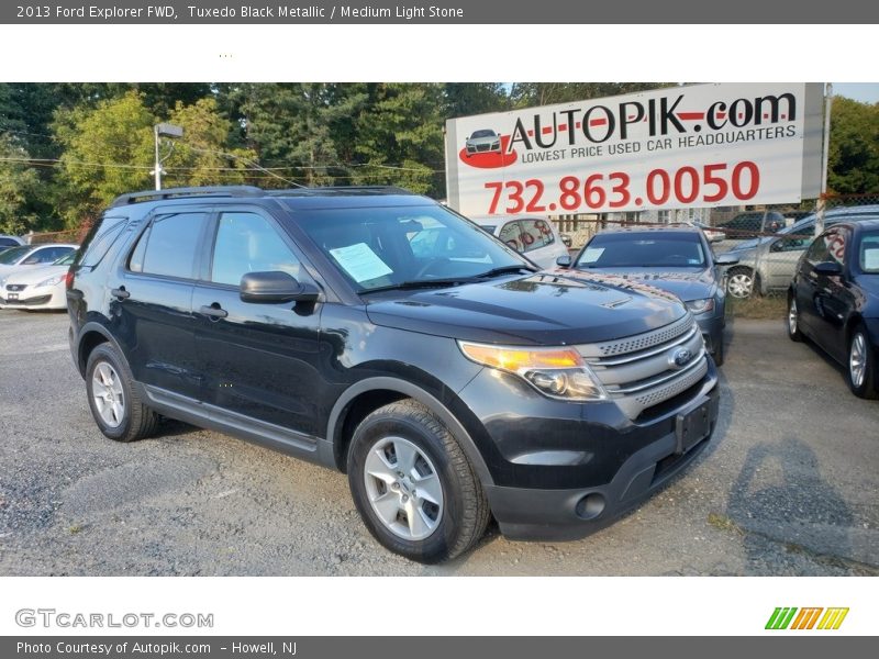Tuxedo Black Metallic / Medium Light Stone 2013 Ford Explorer FWD