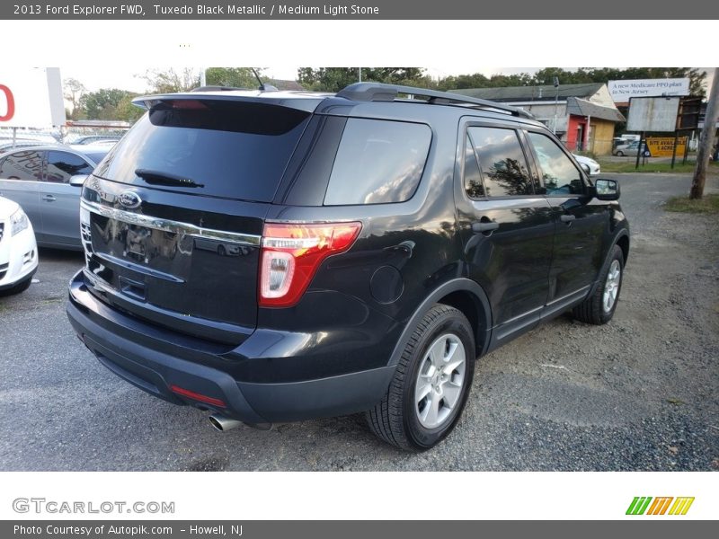 Tuxedo Black Metallic / Medium Light Stone 2013 Ford Explorer FWD