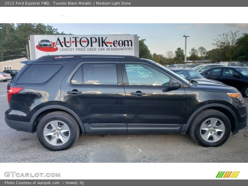 Tuxedo Black Metallic / Medium Light Stone 2013 Ford Explorer FWD