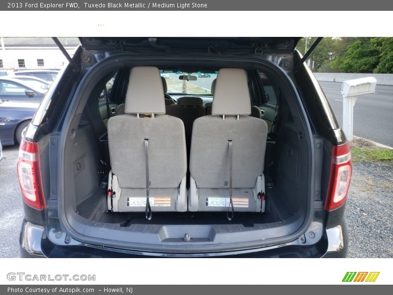 Tuxedo Black Metallic / Medium Light Stone 2013 Ford Explorer FWD