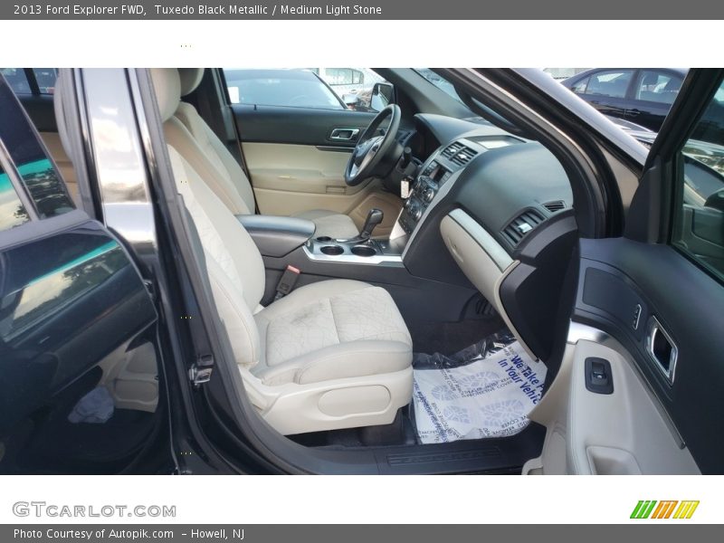 Tuxedo Black Metallic / Medium Light Stone 2013 Ford Explorer FWD
