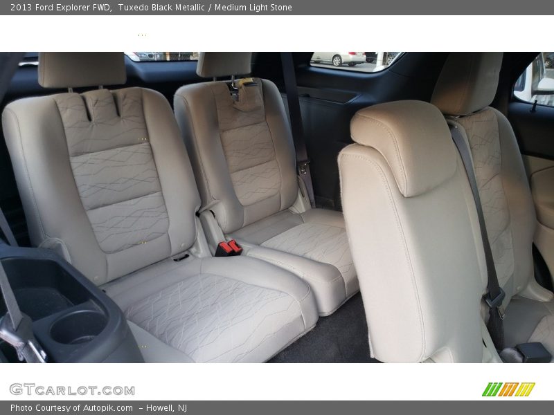 Tuxedo Black Metallic / Medium Light Stone 2013 Ford Explorer FWD