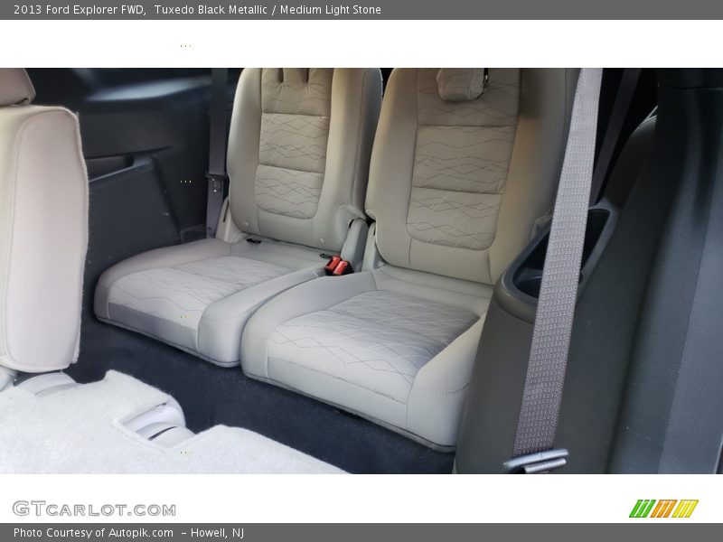 Tuxedo Black Metallic / Medium Light Stone 2013 Ford Explorer FWD