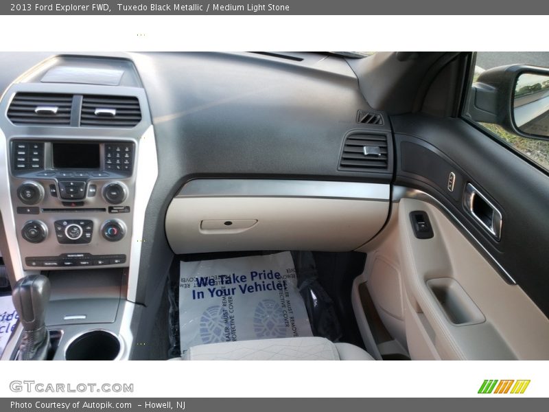 Tuxedo Black Metallic / Medium Light Stone 2013 Ford Explorer FWD