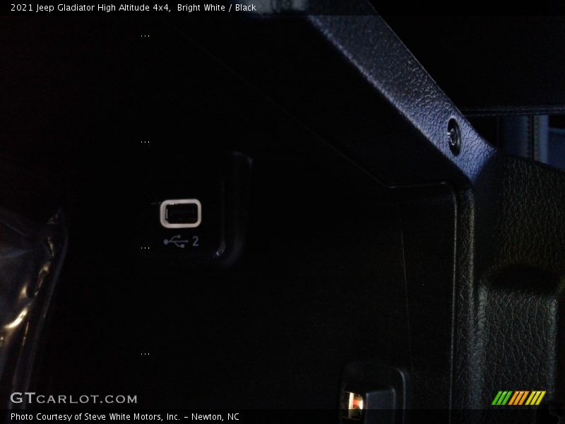 Bright White / Black 2021 Jeep Gladiator High Altitude 4x4