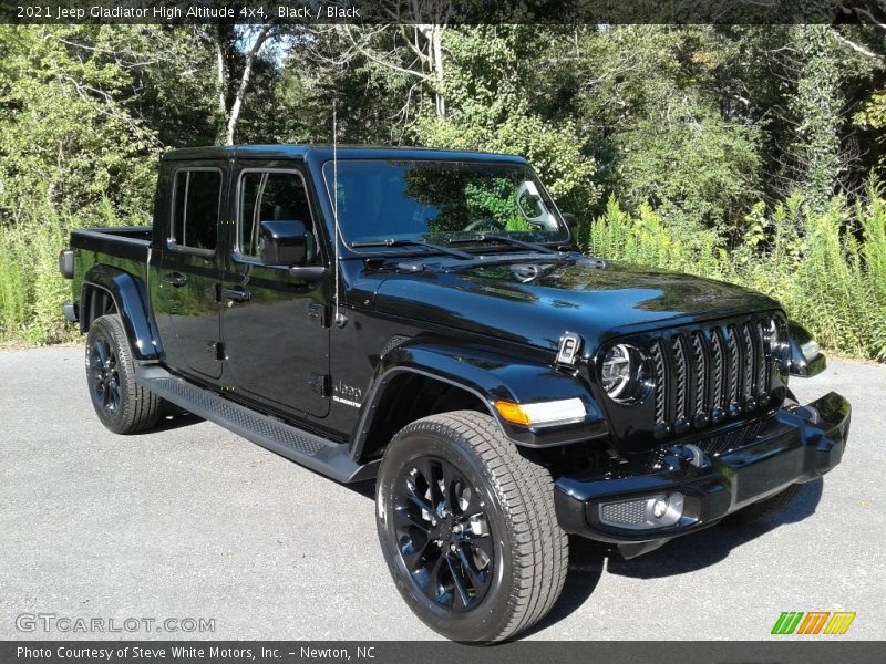 Front 3/4 View of 2021 Gladiator High Altitude 4x4