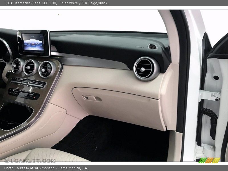 Polar White / Silk Beige/Black 2018 Mercedes-Benz GLC 300