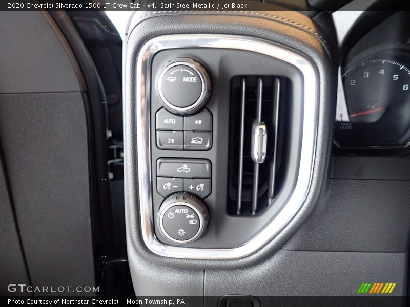 Controls of 2020 Silverado 1500 LT Crew Cab 4x4