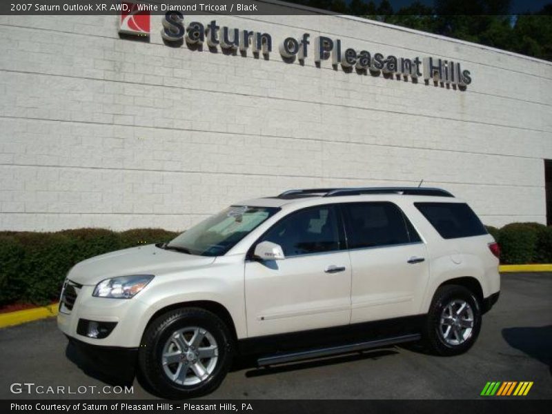 White Diamond Tricoat / Black 2007 Saturn Outlook XR AWD