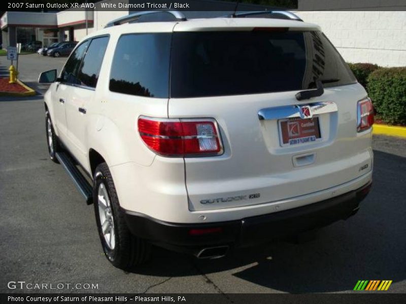 White Diamond Tricoat / Black 2007 Saturn Outlook XR AWD