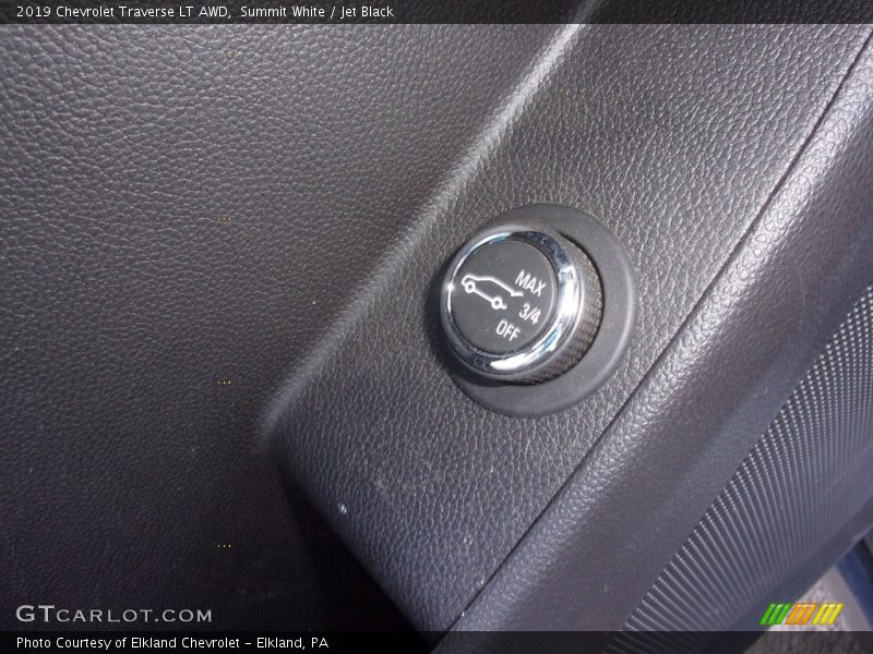 Summit White / Jet Black 2019 Chevrolet Traverse LT AWD