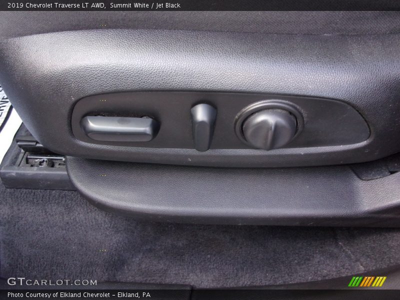 Summit White / Jet Black 2019 Chevrolet Traverse LT AWD