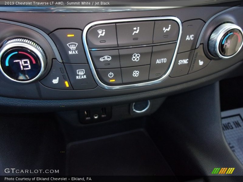 Summit White / Jet Black 2019 Chevrolet Traverse LT AWD