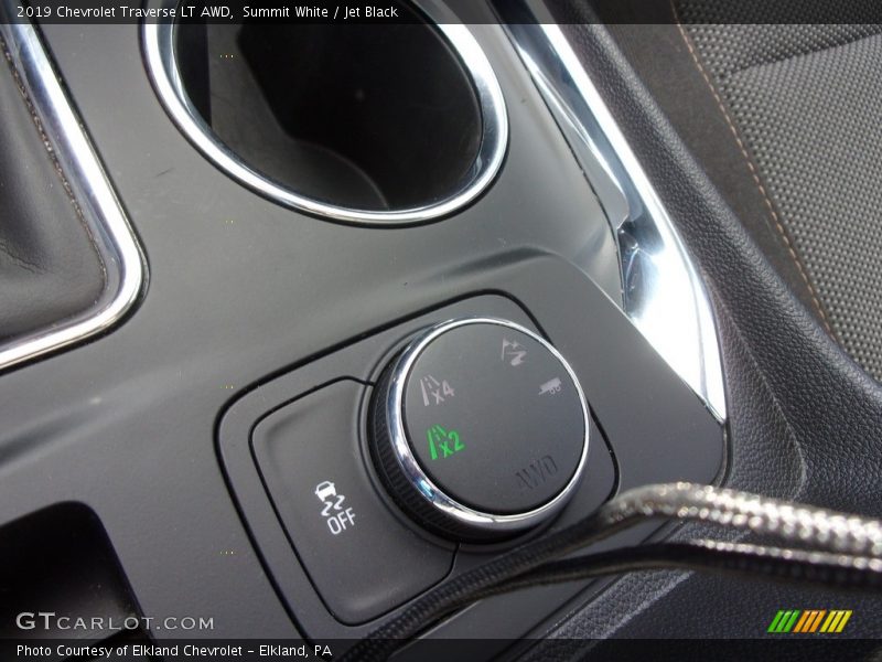 Summit White / Jet Black 2019 Chevrolet Traverse LT AWD