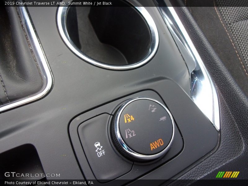 Summit White / Jet Black 2019 Chevrolet Traverse LT AWD