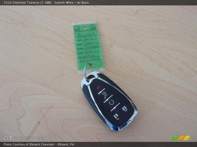 Summit White / Jet Black 2019 Chevrolet Traverse LT AWD