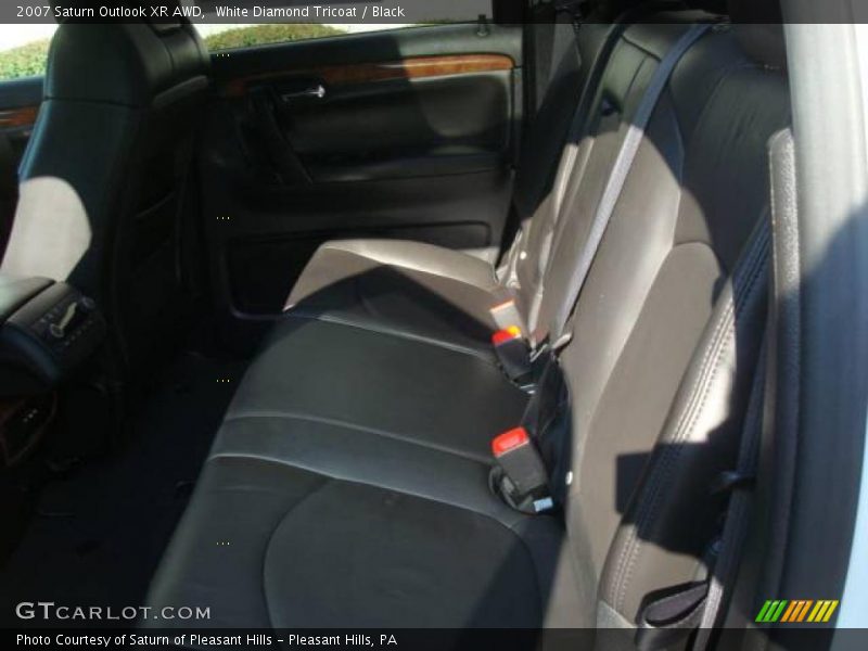 White Diamond Tricoat / Black 2007 Saturn Outlook XR AWD