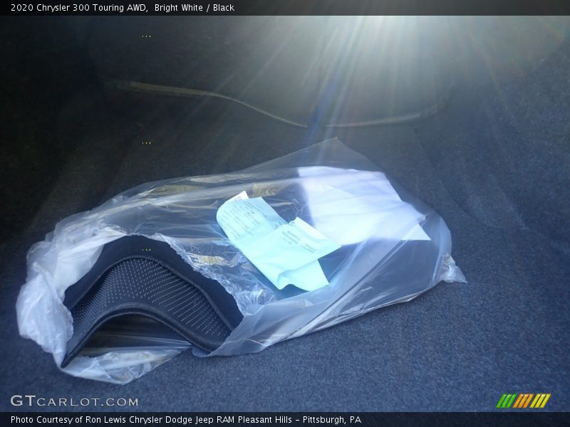 Bright White / Black 2020 Chrysler 300 Touring AWD