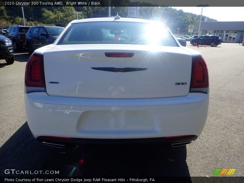 Bright White / Black 2020 Chrysler 300 Touring AWD