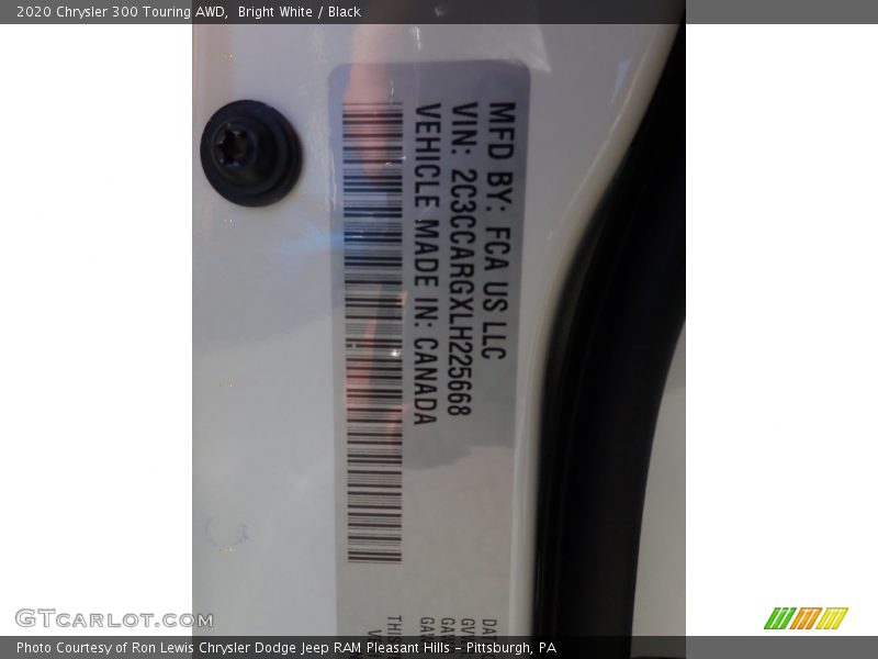 Bright White / Black 2020 Chrysler 300 Touring AWD