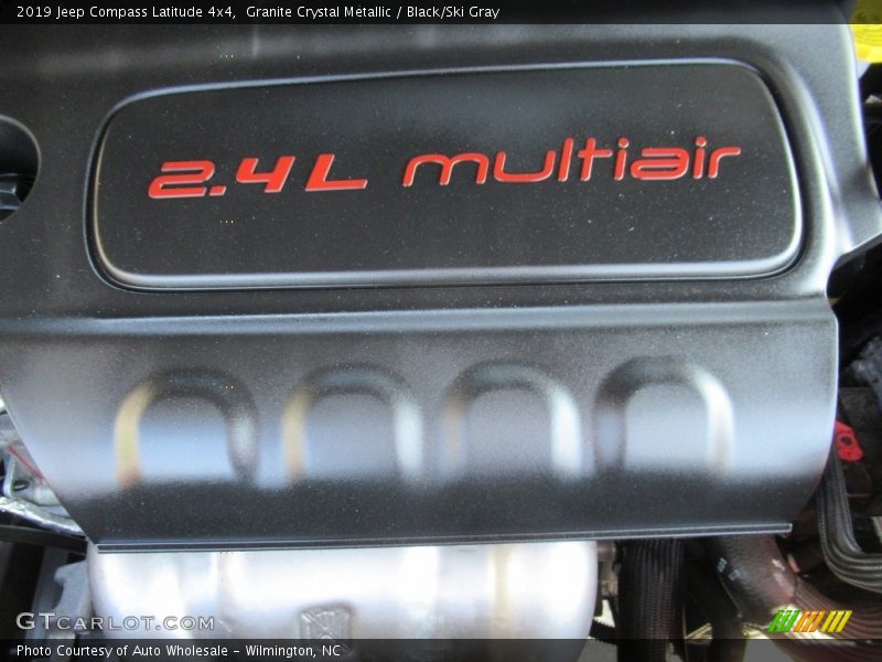 Granite Crystal Metallic / Black/Ski Gray 2019 Jeep Compass Latitude 4x4