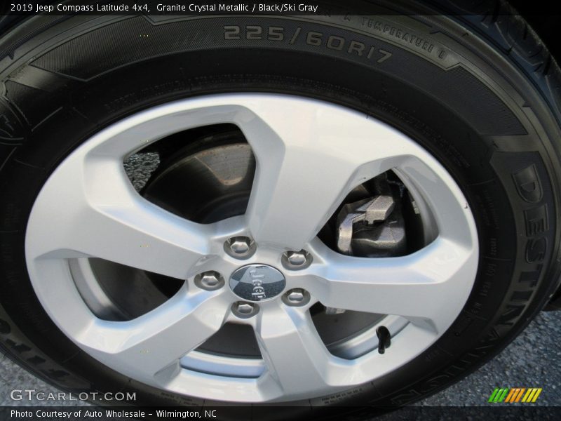 Granite Crystal Metallic / Black/Ski Gray 2019 Jeep Compass Latitude 4x4